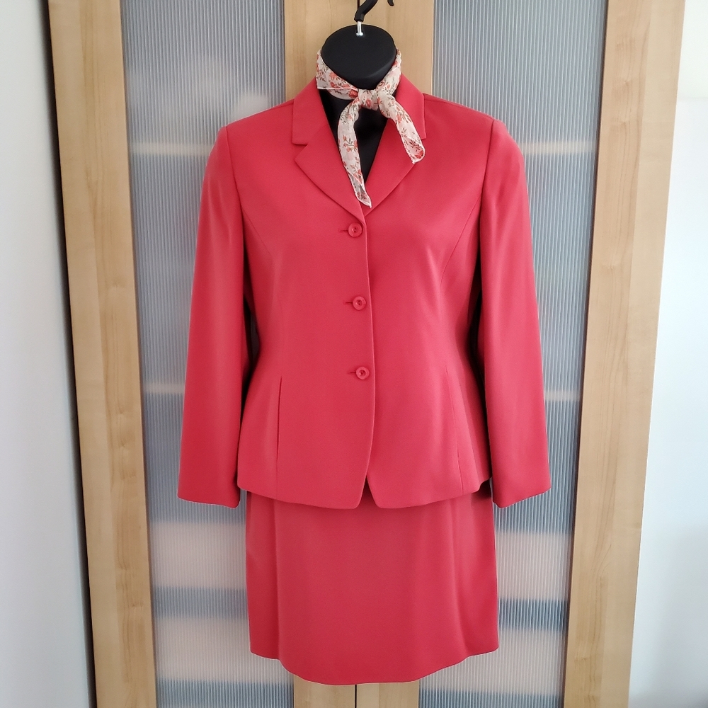 Jones New York 2 piece Jacket/Skirt Set